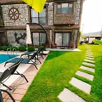 Pupa Alacati Butik Hotel