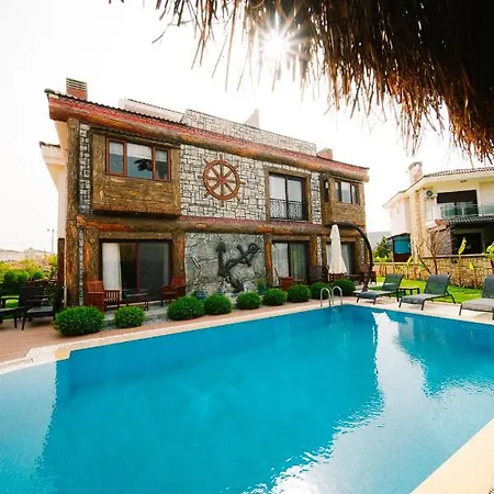 Pupa Alacati Butik Hotel *