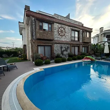 Pupa Alacati Butik Hotel *