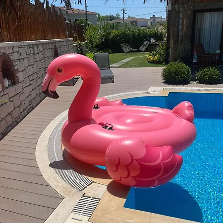 Pupa Alacati Butik Hotel *